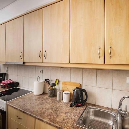 Lovely,Central, Spacious 2-Bedrooms Apartment Pireusz Kültér fotó