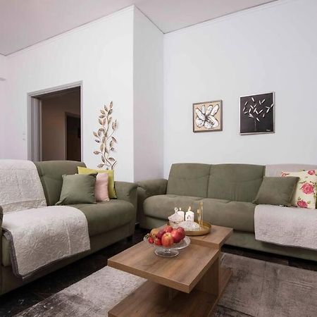 Lovely,Central, Spacious 2-Bedrooms Apartment Pireusz Kültér fotó
