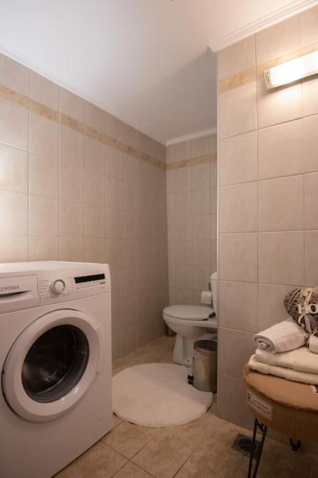 Lovely,Central, Spacious 2-Bedrooms Apartment Pireusz Kültér fotó
