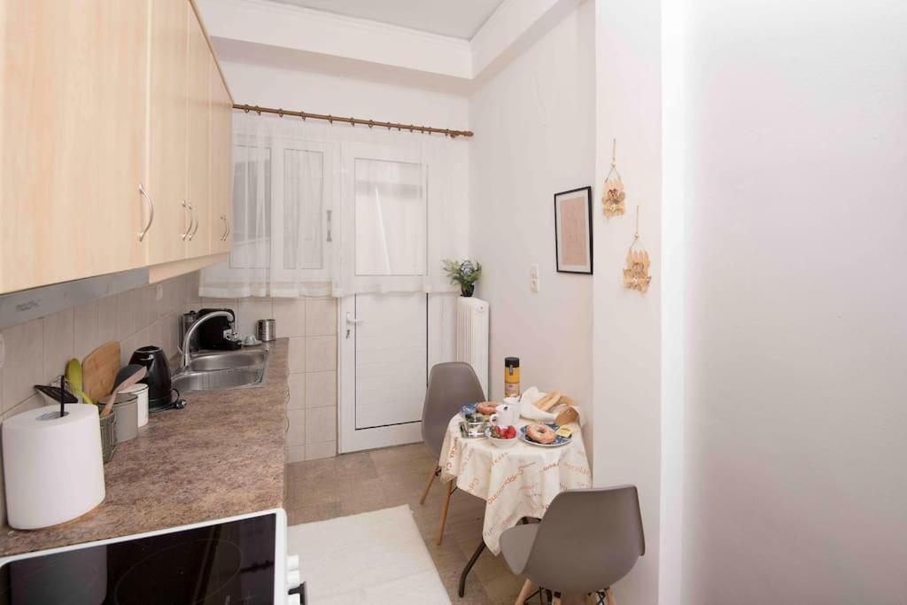 Lovely,Central, Spacious 2-Bedrooms Apartment Pireusz Kültér fotó