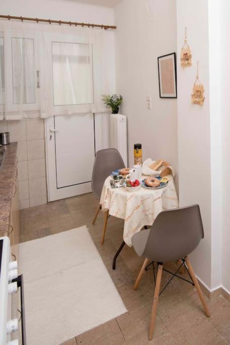 Lovely,Central, Spacious 2-Bedrooms Apartment Pireusz Kültér fotó