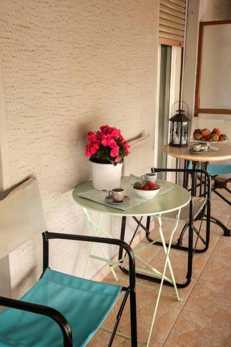 Lovely,Central, Spacious 2-Bedrooms Apartment Pireusz Kültér fotó