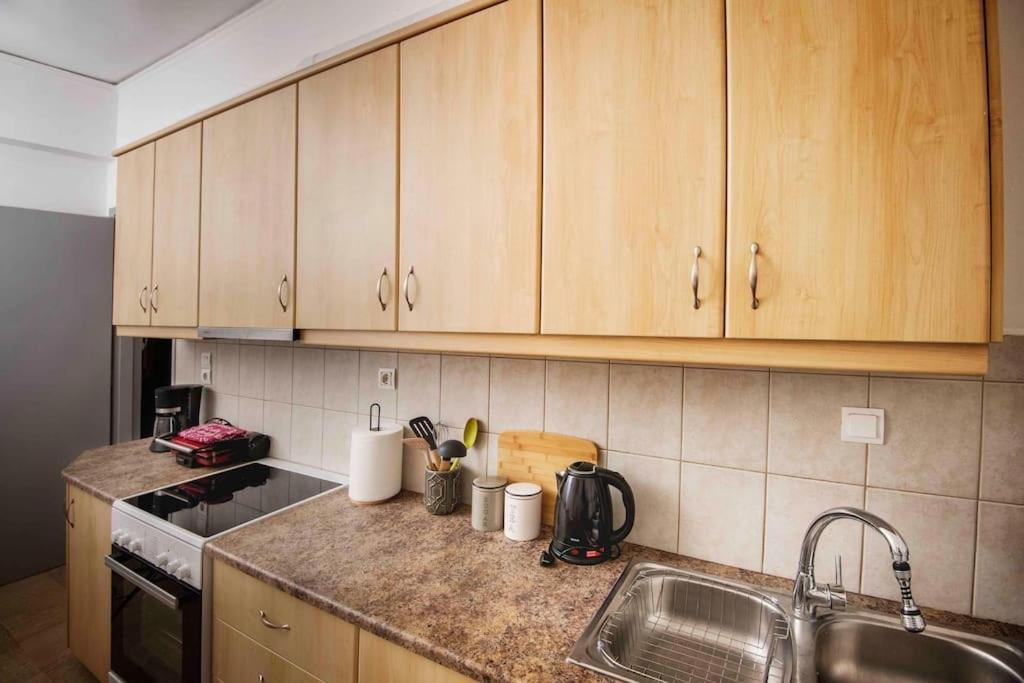 Lovely,Central, Spacious 2-Bedrooms Apartment Pireusz Kültér fotó