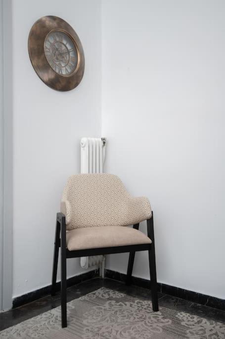 Lovely,Central, Spacious 2-Bedrooms Apartment Pireusz Kültér fotó
