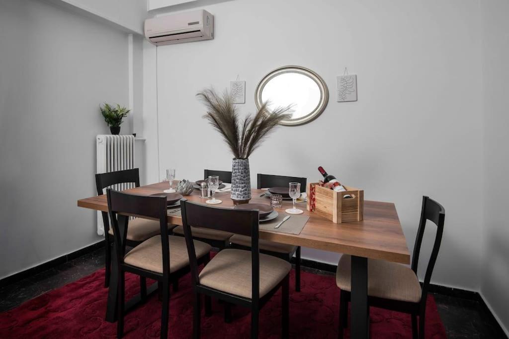 Lovely,Central, Spacious 2-Bedrooms Apartment Pireusz Kültér fotó