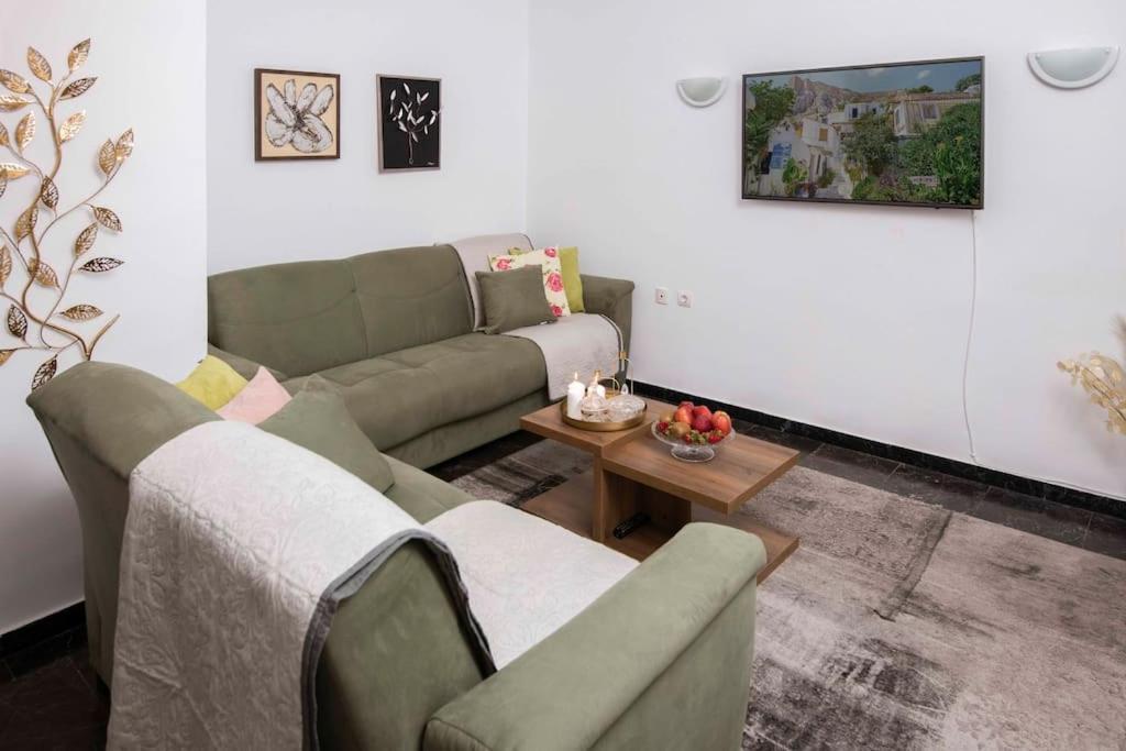 Lovely,Central, Spacious 2-Bedrooms Apartment Pireusz Kültér fotó